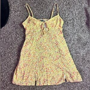 Dainty, yellow, floral mini dress🌼